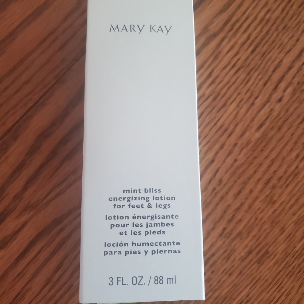 Mary Kay Mint Bliss Lotion for feet and leg.